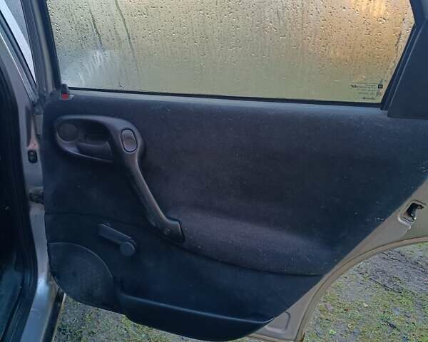 Сірий Опель Вектра, об'ємом двигуна 1.6 л та пробігом 350 тис. км за 1700 $, фото 19 на Automoto.ua