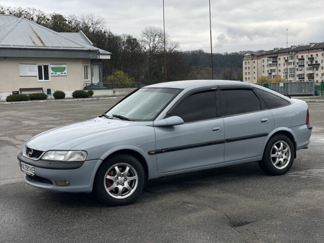 Серый Опель Вектра, объемом двигателя 2 л и пробегом 330 тыс. км за 2500 $, фото 1 на Automoto.ua