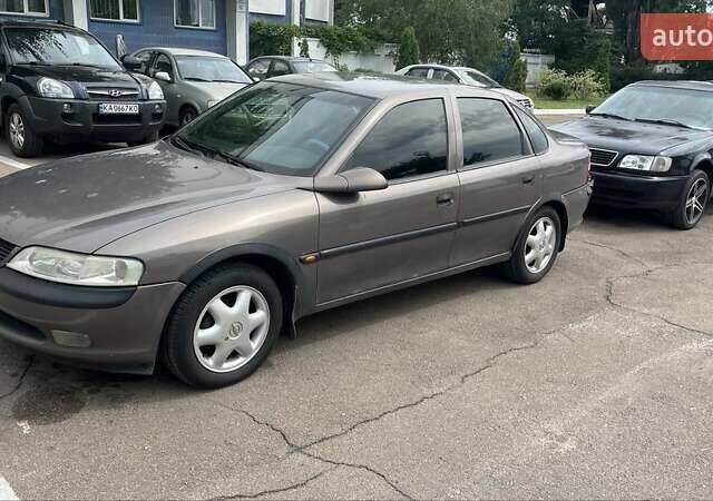 Серый Опель Вектра, объемом двигателя 1.6 л и пробегом 350 тыс. км за 2429 $, фото 1 на Automoto.ua