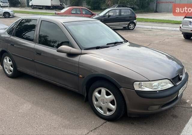 Серый Опель Вектра, объемом двигателя 1.6 л и пробегом 350 тыс. км за 2429 $, фото 2 на Automoto.ua