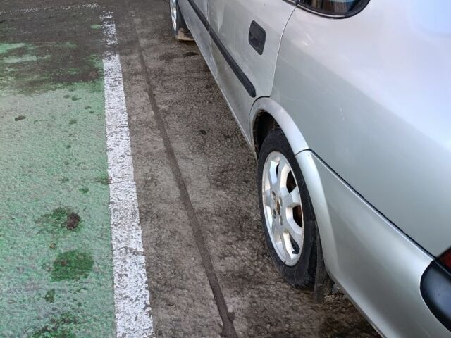 Серый Опель Вектра, объемом двигателя 2 л и пробегом 350 тыс. км за 1800 $, фото 1 на Automoto.ua