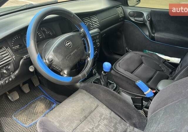 Серый Опель Вектра, объемом двигателя 1.6 л и пробегом 350 тыс. км за 2429 $, фото 5 на Automoto.ua