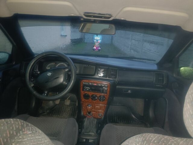 Серый Опель Вектра, объемом двигателя 2 л и пробегом 237 тыс. км за 2200 $, фото 4 на Automoto.ua