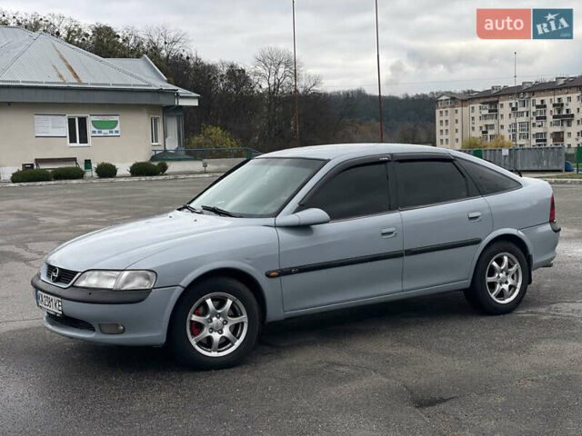 Серый Опель Вектра, объемом двигателя 2 л и пробегом 333 тыс. км за 2400 $, фото 1 на Automoto.ua