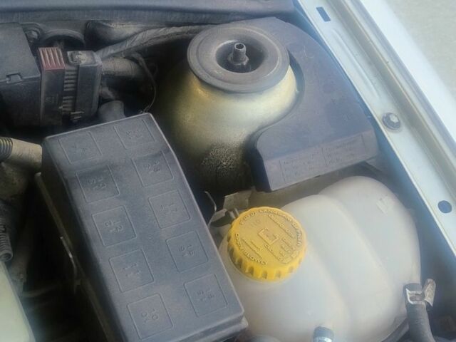 Серый Опель Вектра, объемом двигателя 2 л и пробегом 237 тыс. км за 2200 $, фото 12 на Automoto.ua