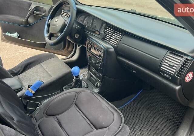 Серый Опель Вектра, объемом двигателя 1.6 л и пробегом 350 тыс. км за 2429 $, фото 6 на Automoto.ua