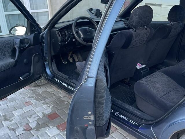Серый Опель Вектра, объемом двигателя 1.6 л и пробегом 279 тыс. км за 2250 $, фото 1 на Automoto.ua
