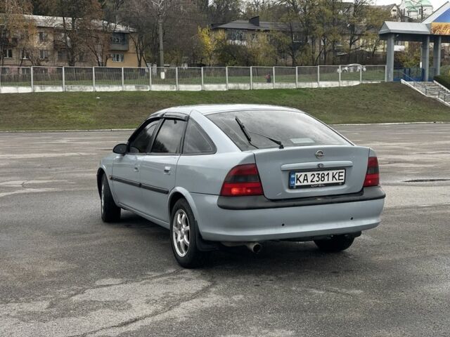 Серый Опель Вектра, объемом двигателя 2 л и пробегом 330 тыс. км за 2500 $, фото 2 на Automoto.ua