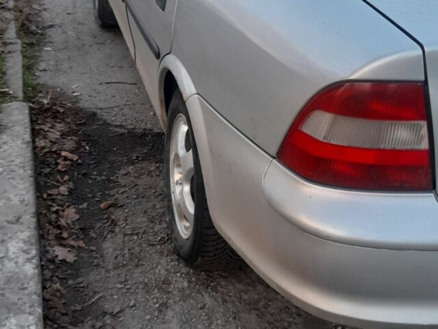 Сірий Опель Вектра, об'ємом двигуна 1.6 л та пробігом 356 тис. км за 2400 $, фото 2 на Automoto.ua