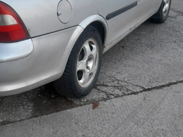 Сірий Опель Вектра, об'ємом двигуна 1.6 л та пробігом 356 тис. км за 2400 $, фото 4 на Automoto.ua