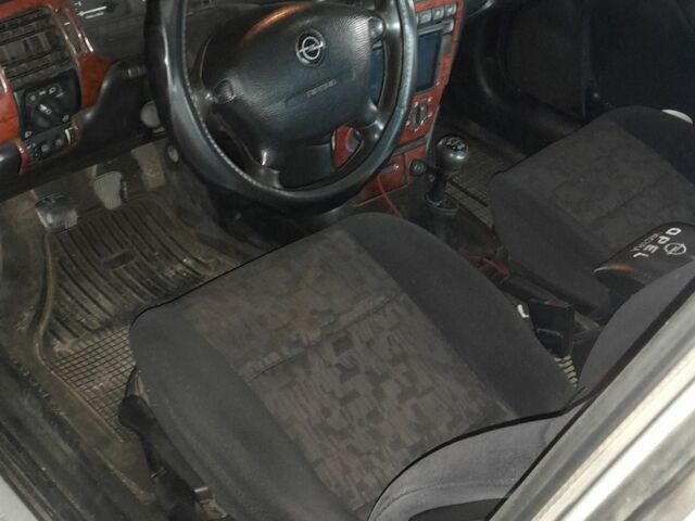 Сірий Опель Вектра, об'ємом двигуна 1.6 л та пробігом 356 тис. км за 2400 $, фото 1 на Automoto.ua