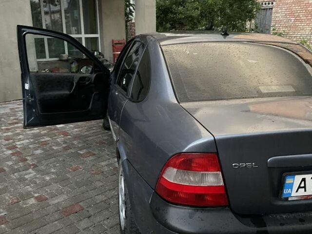 Серый Опель Вектра, объемом двигателя 1.6 л и пробегом 330 тыс. км за 2000 $, фото 4 на Automoto.ua