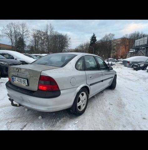 Серый Опель Вектра, объемом двигателя 1 л и пробегом 300 тыс. км за 1700 $, фото 5 на Automoto.ua