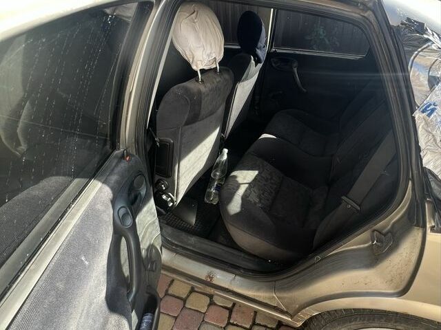 Сірий Опель Вектра, об'ємом двигуна 1.6 л та пробігом 210 тис. км за 800 $, фото 4 на Automoto.ua