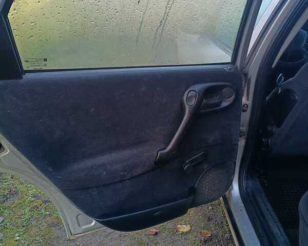 Сірий Опель Вектра, об'ємом двигуна 1.6 л та пробігом 350 тис. км за 1700 $, фото 17 на Automoto.ua