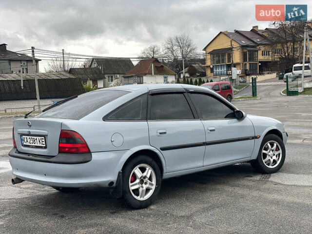 Серый Опель Вектра, объемом двигателя 2 л и пробегом 333 тыс. км за 2400 $, фото 3 на Automoto.ua