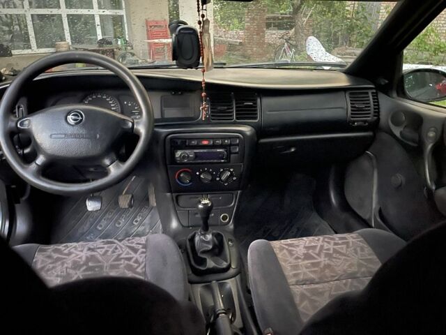 Серый Опель Вектра, объемом двигателя 1.6 л и пробегом 330 тыс. км за 2000 $, фото 3 на Automoto.ua