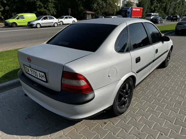 Серый Опель Вектра, объемом двигателя 1.8 л и пробегом 500 тыс. км за 2500 $, фото 1 на Automoto.ua