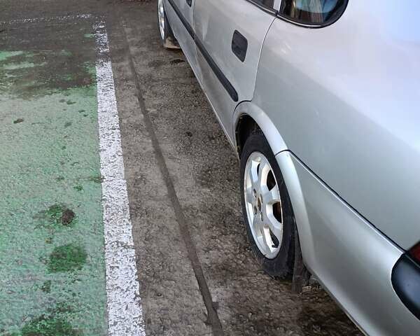 Сірий Опель Вектра, об'ємом двигуна 1.6 л та пробігом 350 тис. км за 1700 $, фото 1 на Automoto.ua