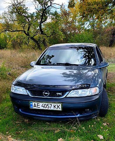 Серый Опель Вектра, объемом двигателя 2.5 л и пробегом 323 тыс. км за 2800 $, фото 5 на Automoto.ua