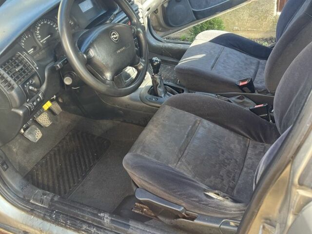 Сірий Опель Вектра, об'ємом двигуна 1.6 л та пробігом 210 тис. км за 800 $, фото 3 на Automoto.ua