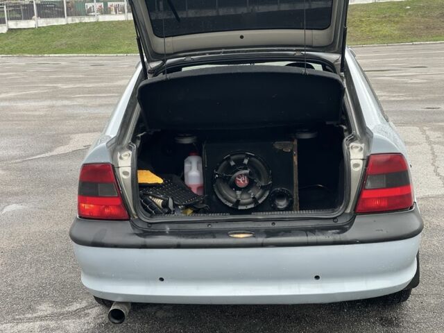 Серый Опель Вектра, объемом двигателя 2 л и пробегом 330 тыс. км за 2500 $, фото 6 на Automoto.ua