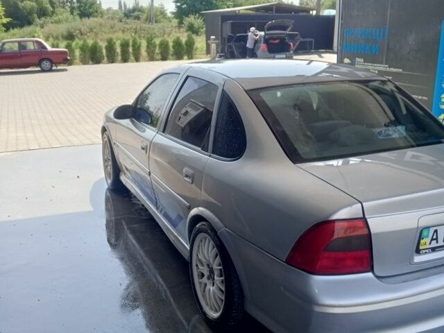 Серый Опель Вектра, объемом двигателя 1.8 л и пробегом 270 тыс. км за 2750 $, фото 3 на Automoto.ua