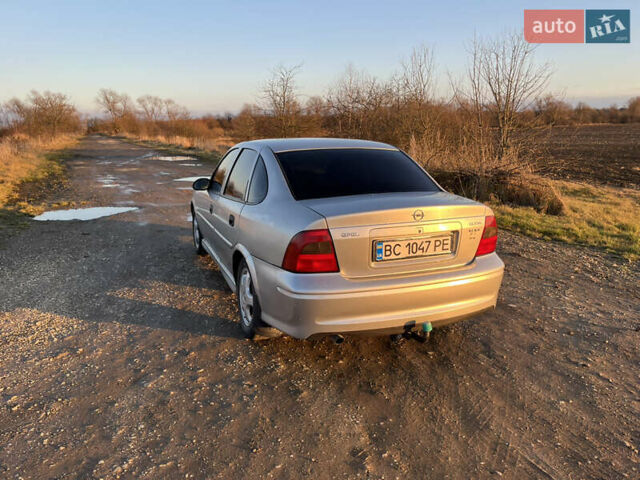 Сірий Опель Вектра, об'ємом двигуна 1.8 л та пробігом 357 тис. км за 2300 $, фото 2 на Automoto.ua