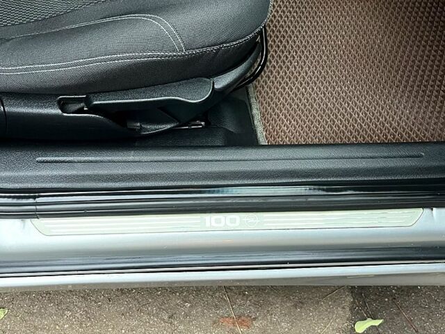 Сірий Опель Вектра, об'ємом двигуна 1.6 л та пробігом 277 тис. км за 3300 $, фото 12 на Automoto.ua