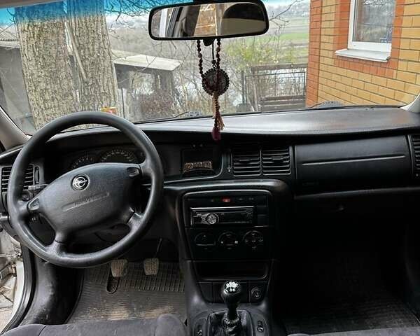 Сірий Опель Вектра, об'ємом двигуна 1.8 л та пробігом 270 тис. км за 2650 $, фото 3 на Automoto.ua