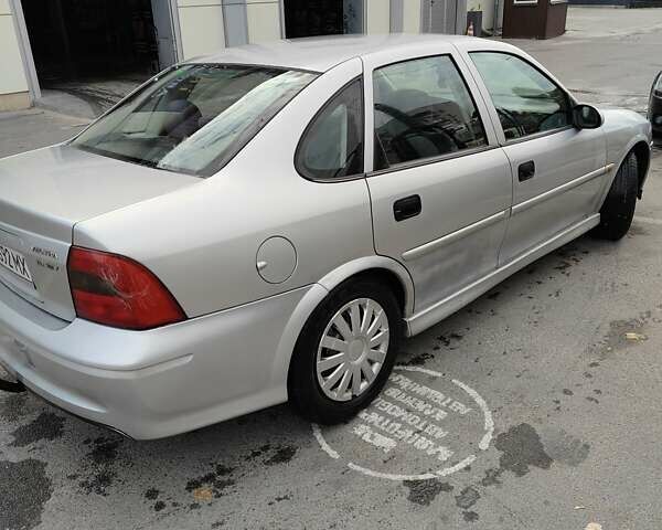 Серый Опель Вектра, объемом двигателя 1.6 л и пробегом 273 тыс. км за 2200 $, фото 4 на Automoto.ua