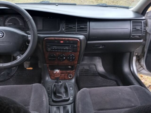 Сірий Опель Вектра, об'ємом двигуна 2 л та пробігом 334 тис. км за 2900 $, фото 7 на Automoto.ua