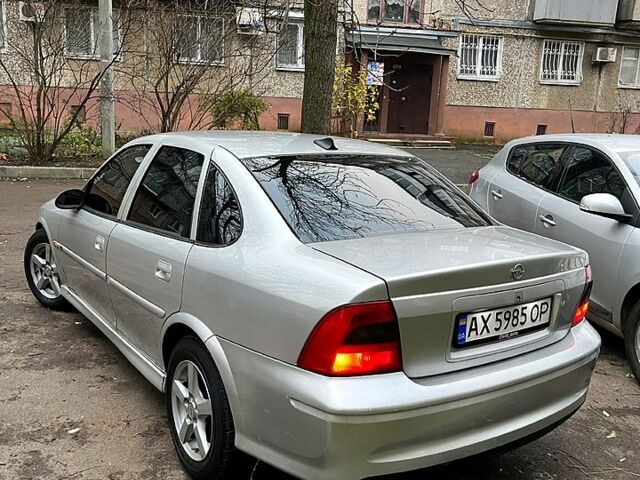 Сірий Опель Вектра, об'ємом двигуна 1.6 л та пробігом 277 тис. км за 3300 $, фото 2 на Automoto.ua
