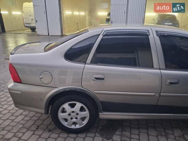 Серый Опель Вектра, объемом двигателя 1.6 л и пробегом 375 тыс. км за 3350 $, фото 3 на Automoto.ua