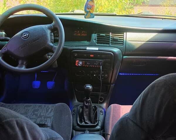 Сірий Опель Вектра, об'ємом двигуна 2 л та пробігом 425 тис. км за 2500 $, фото 4 на Automoto.ua