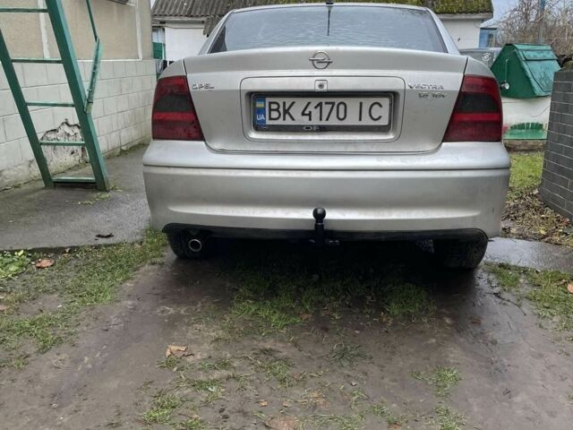 Серый Опель Вектра, объемом двигателя 1.8 л и пробегом 290 тыс. км за 2999 $, фото 4 на Automoto.ua