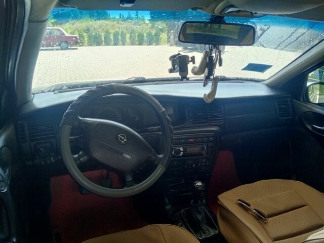 Серый Опель Вектра, объемом двигателя 1.8 л и пробегом 270 тыс. км за 2750 $, фото 7 на Automoto.ua