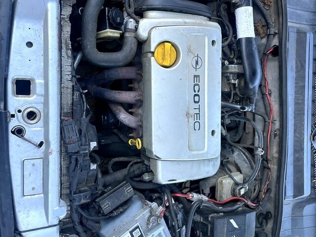 Сірий Опель Вектра, об'ємом двигуна 1.6 л та пробігом 398 тис. км за 2200 $, фото 4 на Automoto.ua