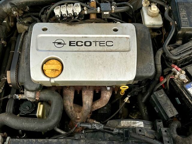 Сірий Опель Вектра, об'ємом двигуна 1.6 л та пробігом 267 тис. км за 2500 $, фото 2 на Automoto.ua