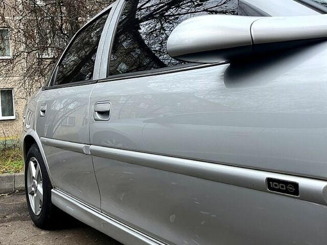 Сірий Опель Вектра, об'ємом двигуна 1.6 л та пробігом 277 тис. км за 3300 $, фото 4 на Automoto.ua