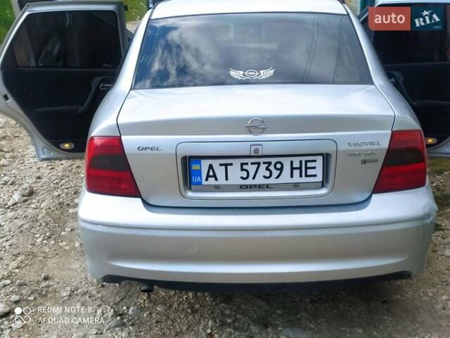 Серый Опель Вектра, объемом двигателя 2 л и пробегом 311 тыс. км за 2500 $, фото 6 на Automoto.ua