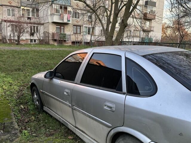 Сірий Опель Вектра, об'ємом двигуна 1.6 л та пробігом 300 тис. км за 1400 $, фото 4 на Automoto.ua