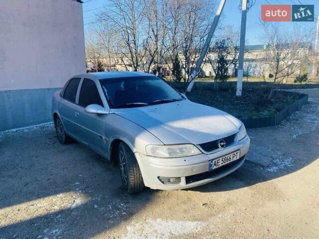 Сірий Опель Вектра, об'ємом двигуна 2 л та пробігом 420 тис. км за 2400 $, фото 6 на Automoto.ua