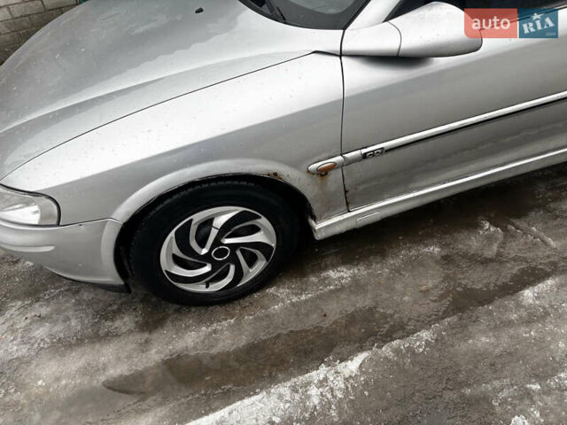 Сірий Опель Вектра, об'ємом двигуна 2 л та пробігом 331 тис. км за 2000 $, фото 15 на Automoto.ua