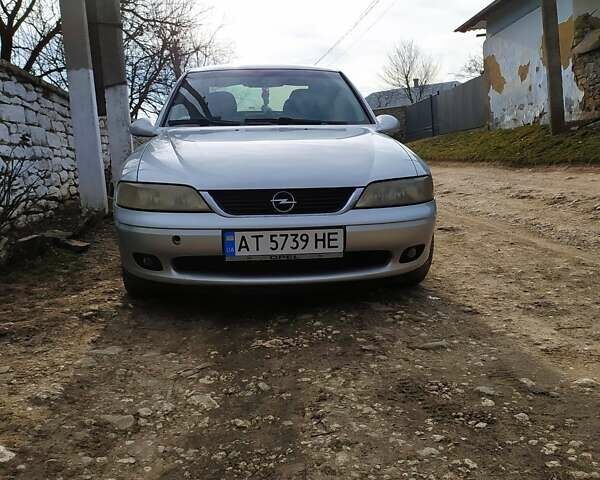 Серый Опель Вектра, объемом двигателя 2 л и пробегом 311 тыс. км за 2500 $, фото 11 на Automoto.ua