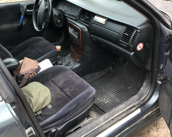 Серый Опель Вектра, объемом двигателя 2 л и пробегом 380 тыс. км за 2000 $, фото 5 на Automoto.ua