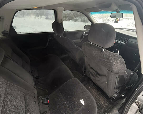 Серый Опель Вектра, объемом двигателя 1.6 л и пробегом 320 тыс. км за 1950 $, фото 4 на Automoto.ua