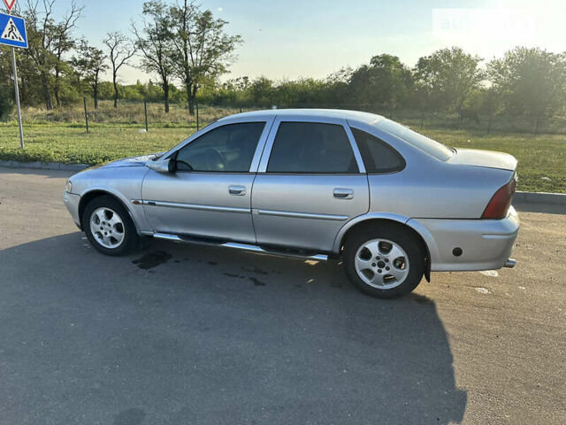 Сірий Опель Вектра, об'ємом двигуна 1.8 л та пробігом 300 тис. км за 3750 $, фото 2 на Automoto.ua