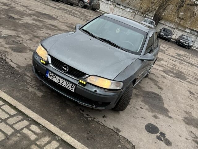 Серый Опель Вектра, объемом двигателя 2.2 л и пробегом 350 тыс. км за 2100 $, фото 1 на Automoto.ua