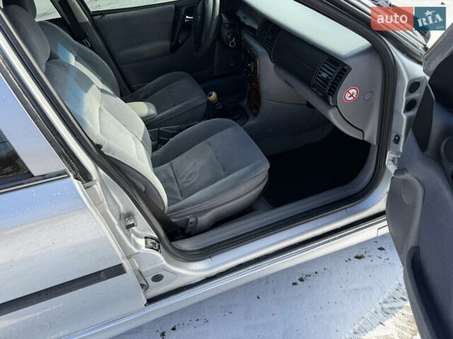 Серый Опель Вектра, объемом двигателя 1.79 л и пробегом 384 тыс. км за 2650 $, фото 6 на Automoto.ua